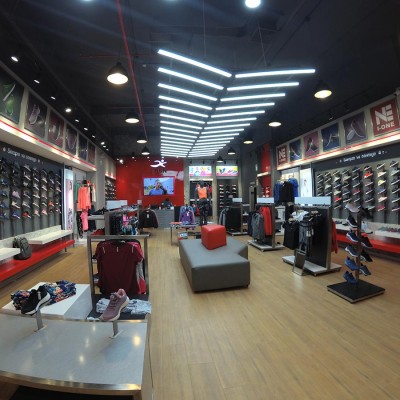 Equipamiento Tienda I-Run, Mall Aventura Santa Anita